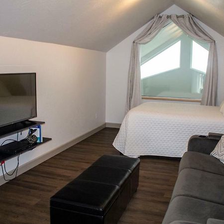הומר Otter Beach Lodges מראה חיצוני תמונה