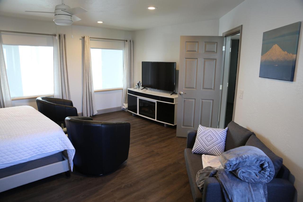 הומר Otter Beach Lodges מראה חיצוני תמונה