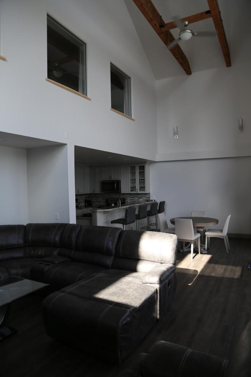 הומר Otter Beach Lodges מראה חיצוני תמונה