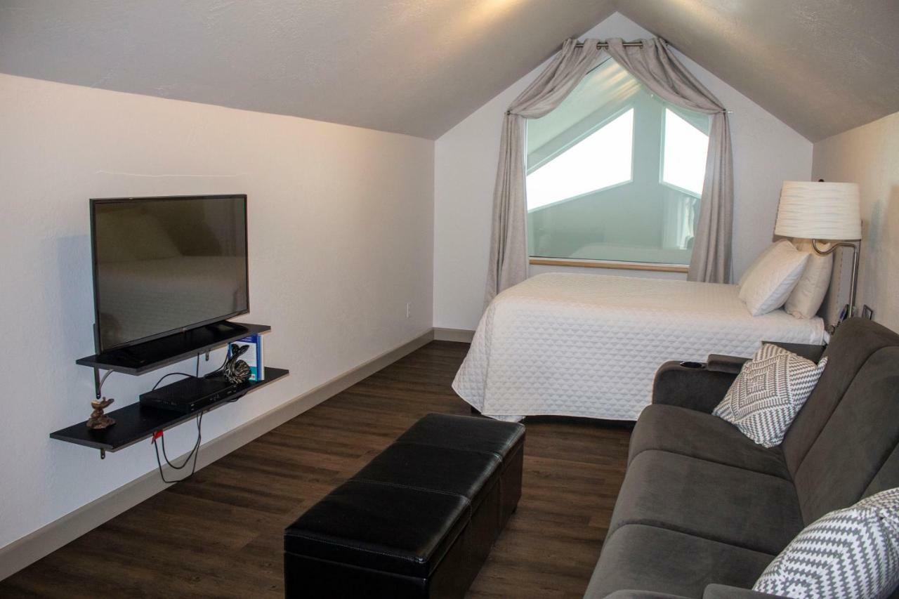 הומר Otter Beach Lodges מראה חיצוני תמונה